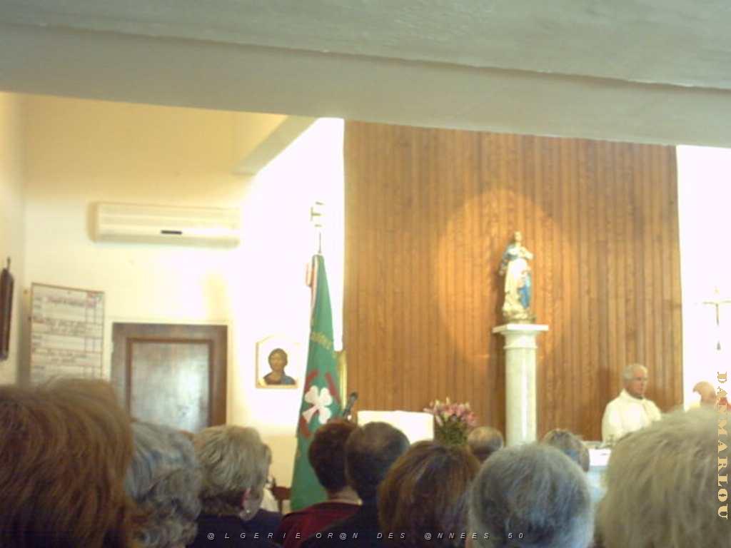 SCOUTS D ORANIE NIMES 2007 04 A  L EGLISE.JPG